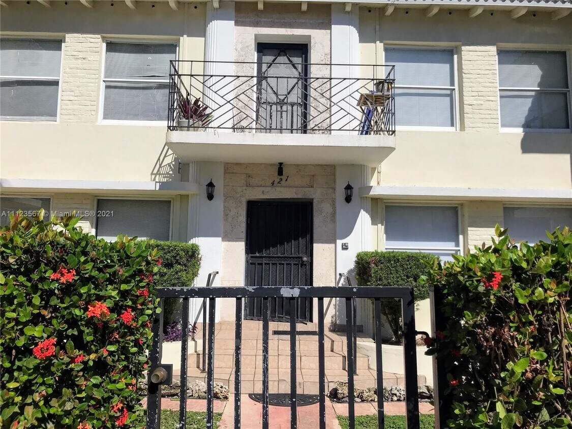421 77th St Unit 2, Miami Beach, FL 33141 Room for Rent in Miami