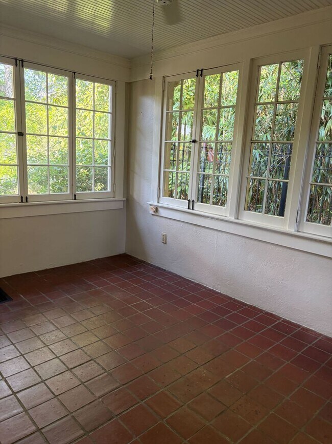 Foto del edificio - Your Ideal Highland Park Home Awaits – Space, Charm & Location