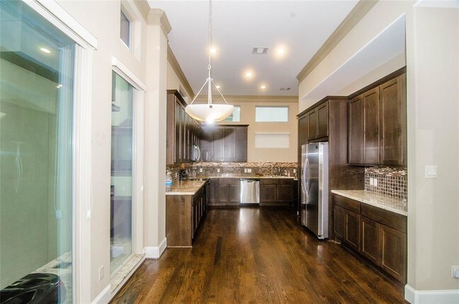 Building Photo - 2311 Camden Dr