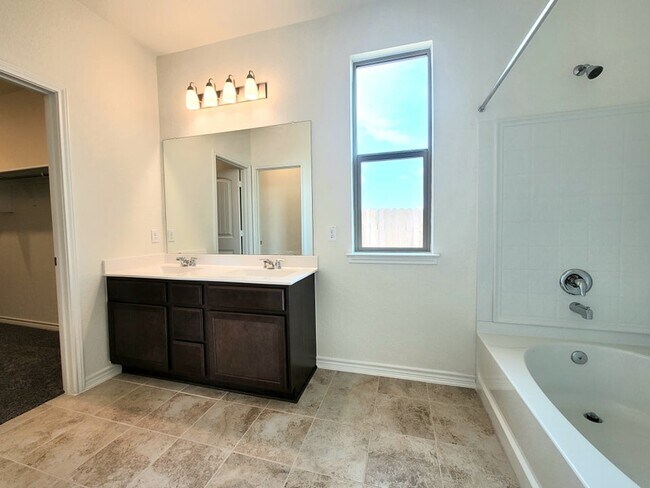Building Photo - 233 Deer Crest Dr