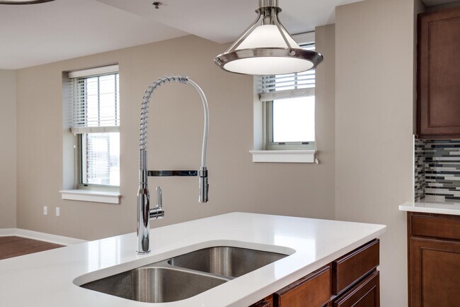 Foto del edificio - 525 W Lafayette Blvd