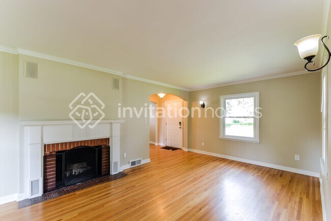 Building Photo - 1598 Hollywood Ct