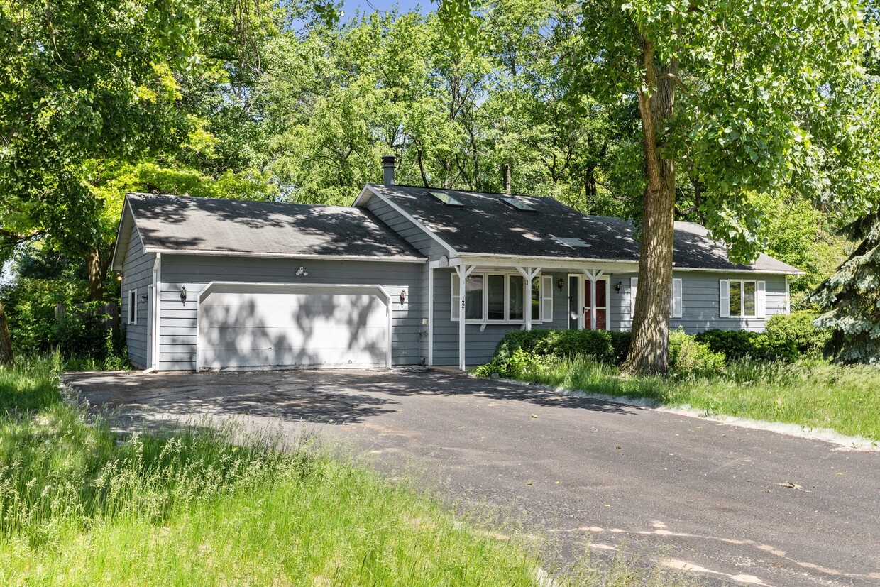 Primary Photo - 42 Woodland Ave