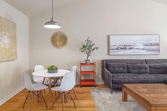 Building Photo - 1601A Southgate Cir