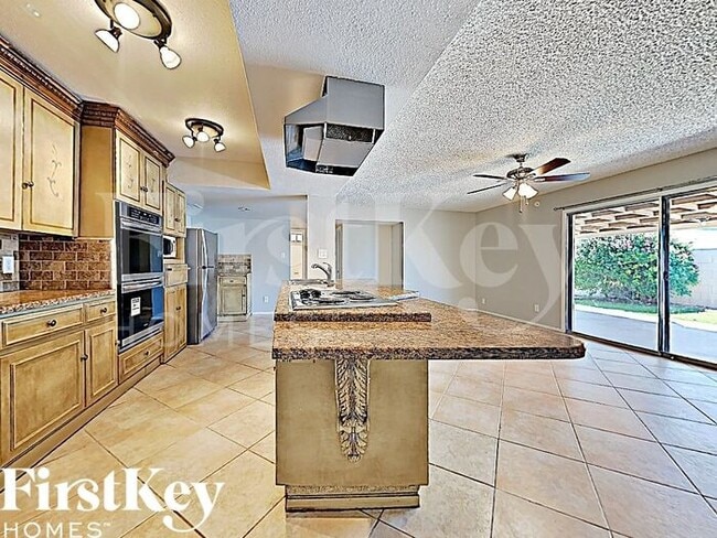Building Photo - 4428 S La Corta Dr
