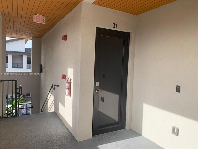 Foto del edificio - 10443 NW 82nd St