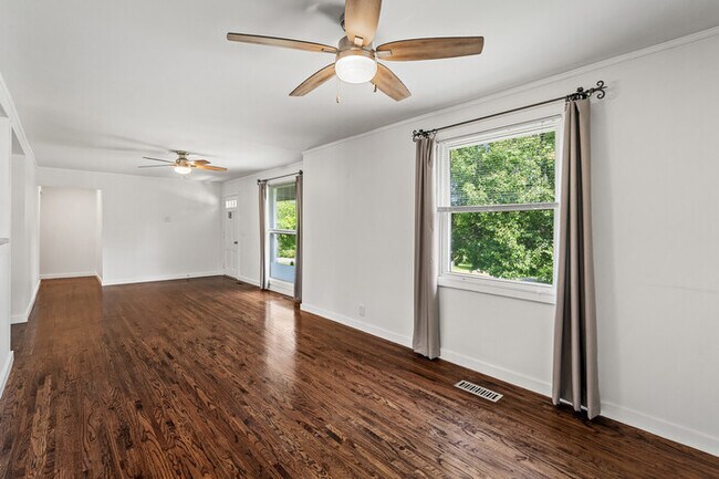 Foto del edificio - 2219 Dearborn Dr