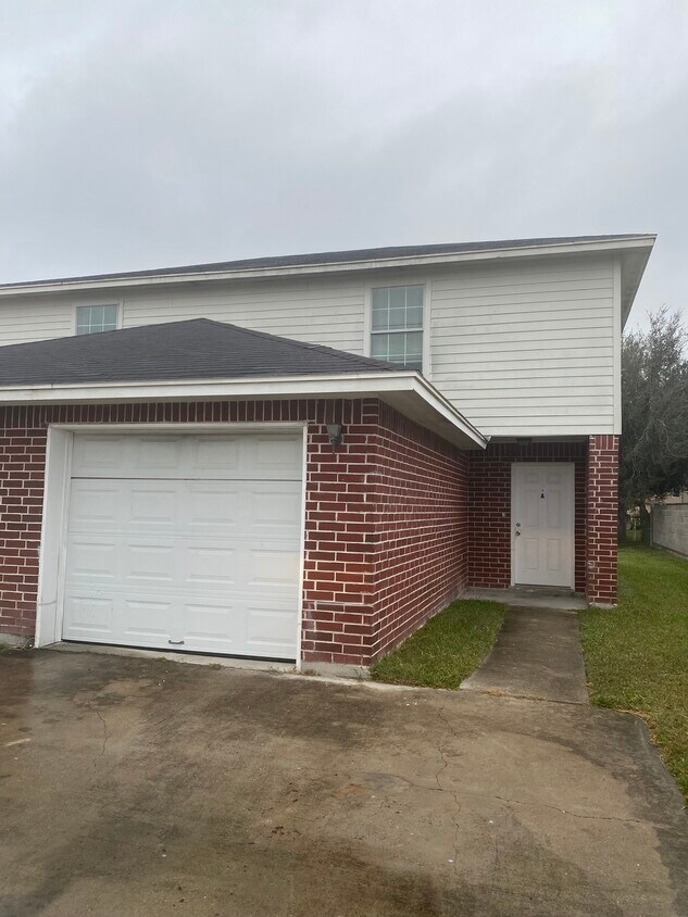 Primary Photo - 738 Sonesta Dr