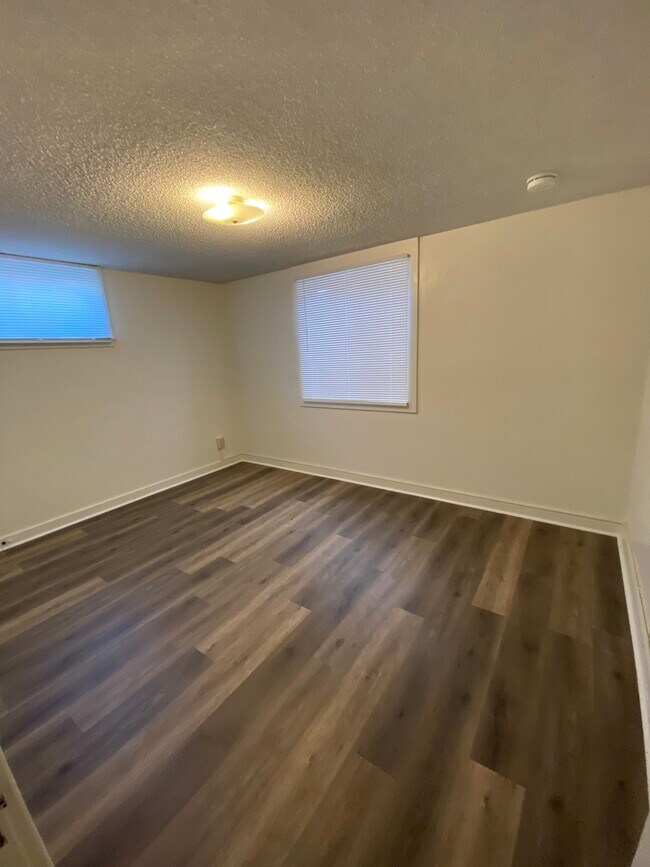 Bedroom - 1720 E Garfield St