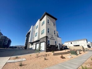 Building Photo - 5801 S Garnet Dr