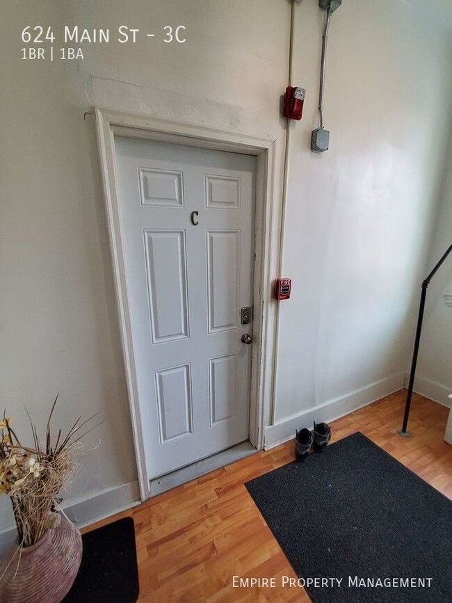 Building Photo - 3rd Floor: 1 Bed/1 Bathroom in Slatington!