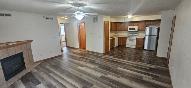 Sala de estar/Cocina - 876 Boston Way