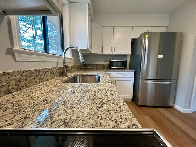 Foto del edificio - 7 Homestead Ln