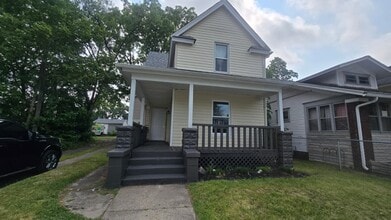 Building Photo - 514 Studebaker St