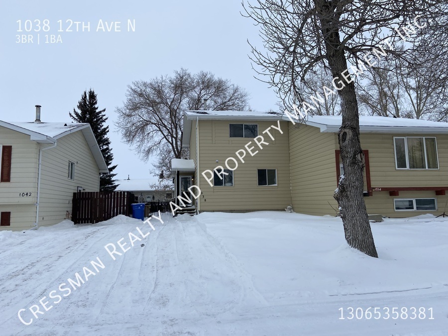 Photo principale - 3 Bed, 1 bath DUPLEX Located in North East...