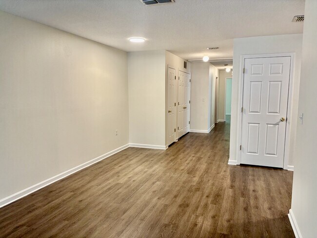 Building Photo - 8173 Woods Ave