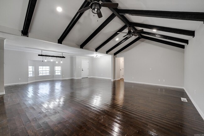 Foto del edificio - 31 Old Country Ln