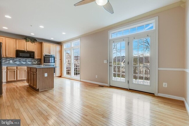 Building Photo - 43809 Water Bay Terrace