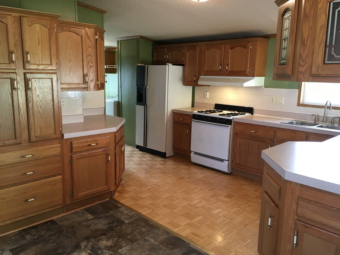 223 Sunset Ave, Altura, MN 55910 House Rental in Altura, MN