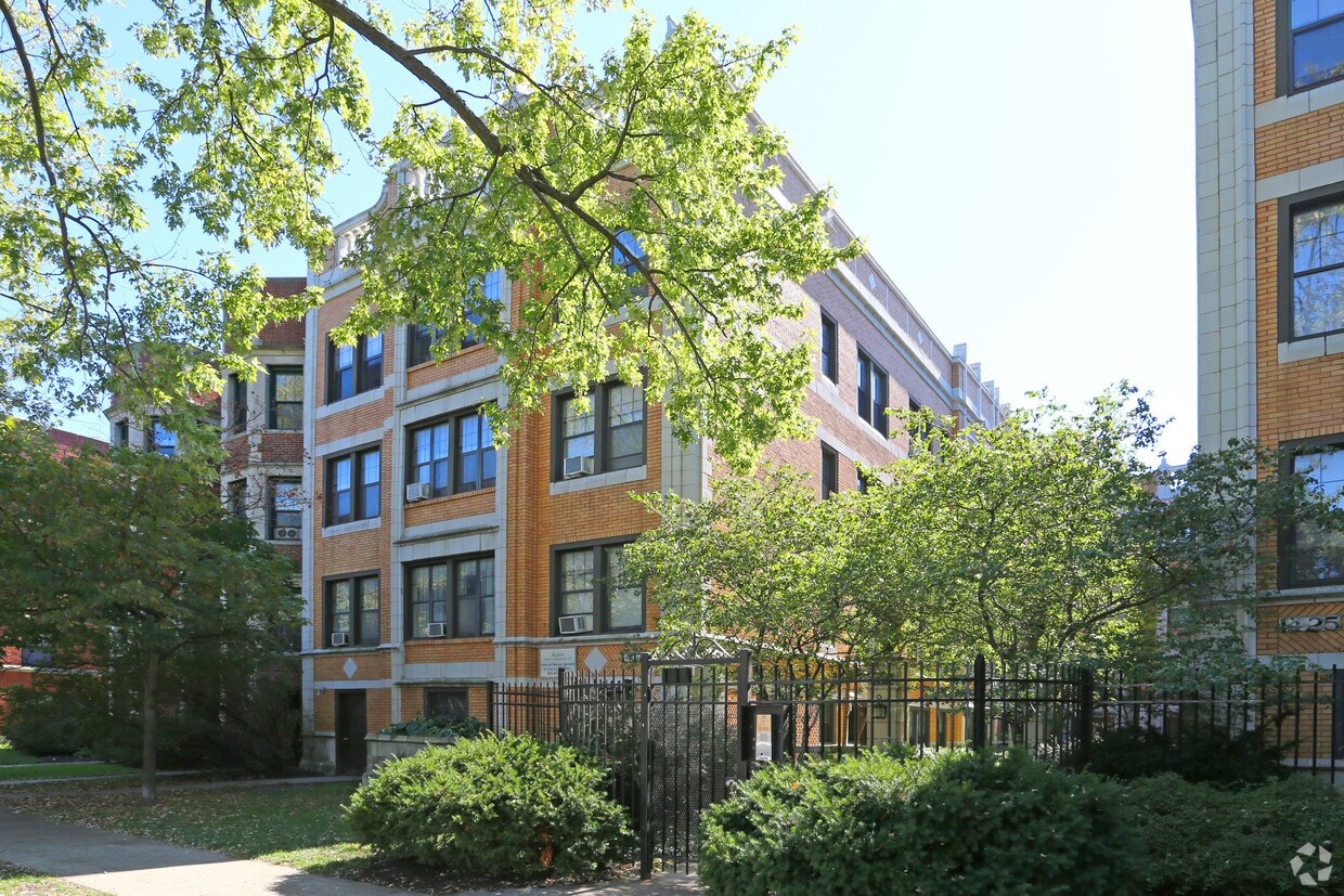 Foto del edificio - 1417 W Sherwin Ave