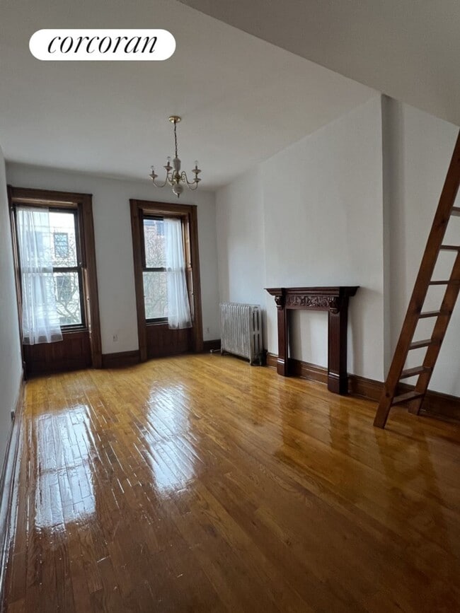 Building Photo - 119 W 75th St