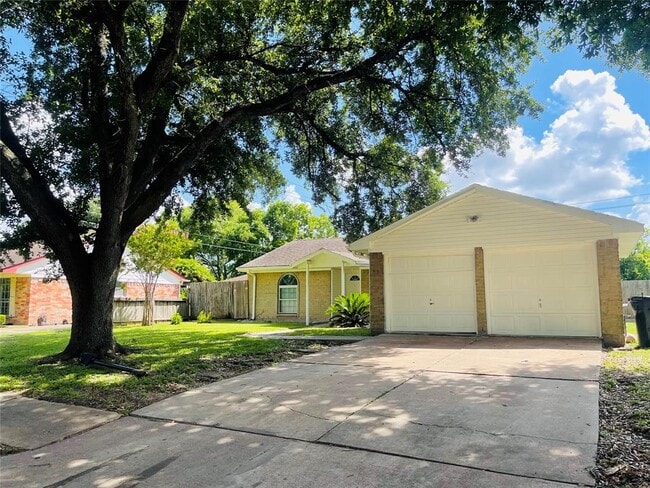 Building Photo - 12431 Huntington Field Dr