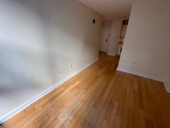 Building Photo - 5 Boylston Pl