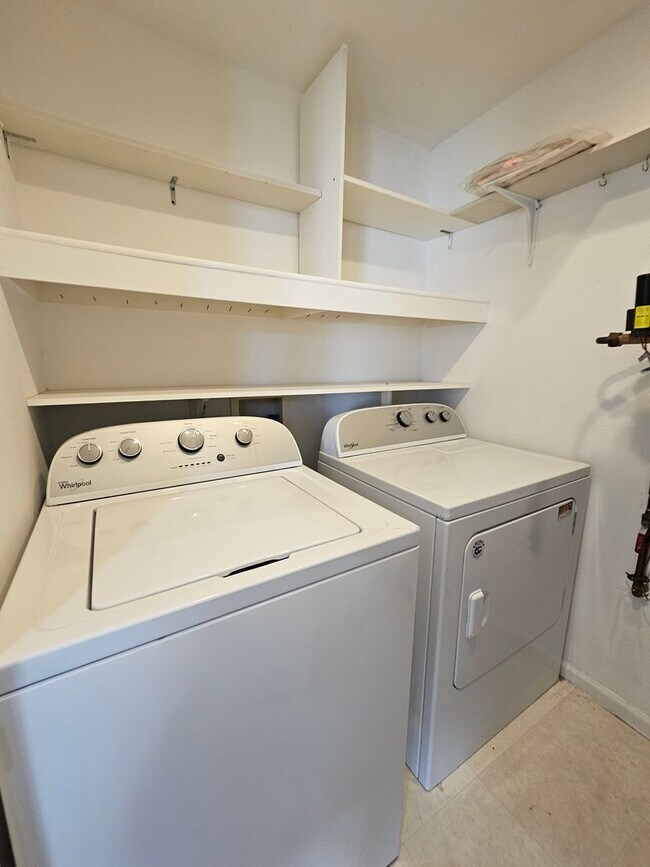 Foto del edificio - Stunning Highlands Ranch Townhome