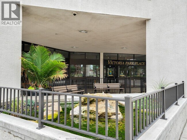 Photo du bâtiment - 150 Park St W