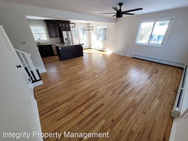 Building Photo - 3 br, 1.5 bath House - 112 Rayna Street