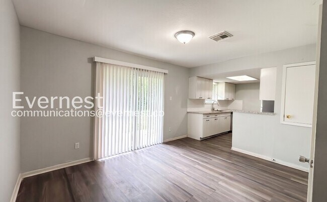 Foto del edificio - 12318 Astoria Blvd