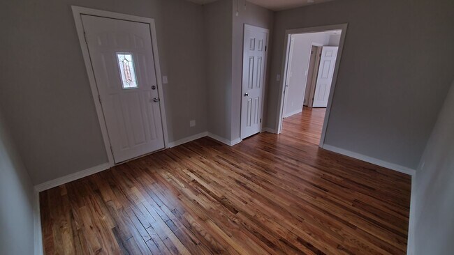 Building Photo - 104 S Palo Duro St