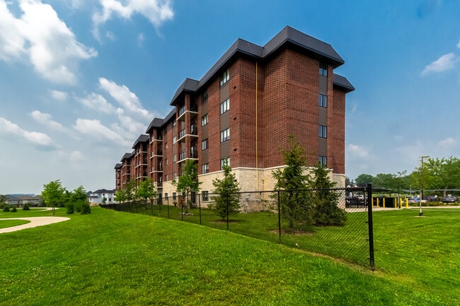 Photo du bâtiment - The Greens of Sally Creek Apartments