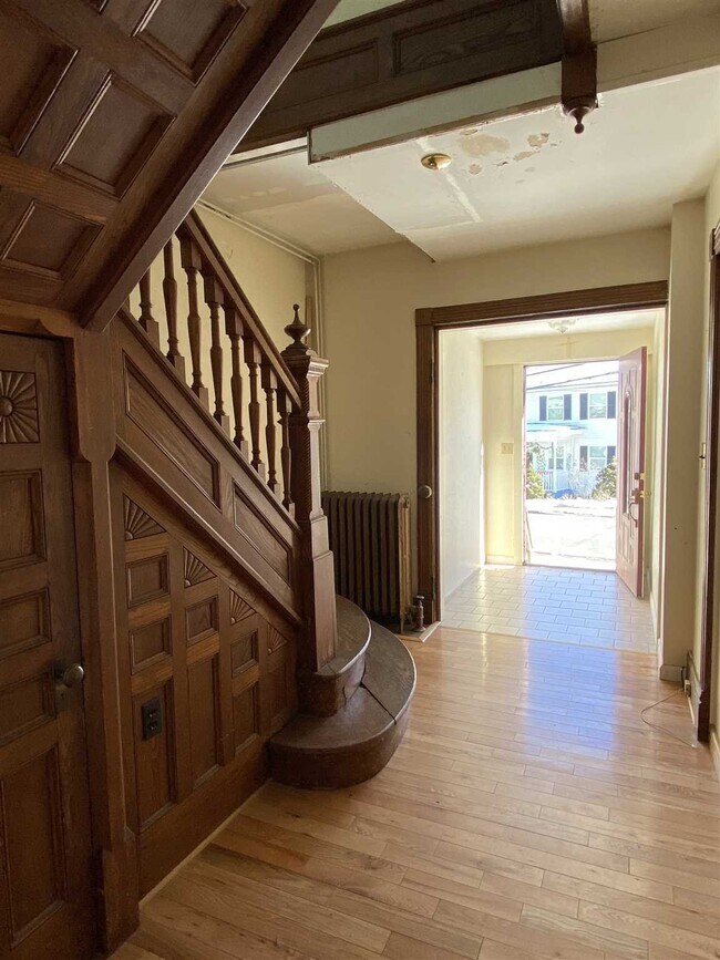 Building Photo - 115 Vineyard Ave