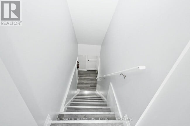 Building Photo - 8 Yeoman Dr