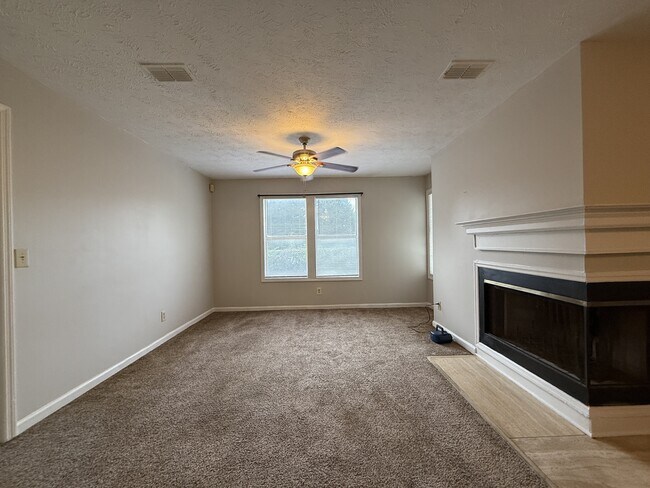 Foto del edificio - 979 Stewarts Creek Dr