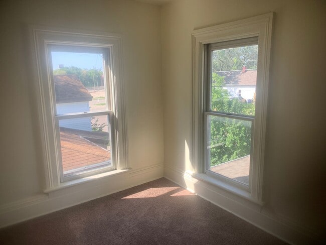 Building Photo - 16 N Washington St