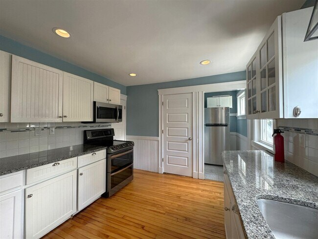 Building Photo - 9 Gordon St