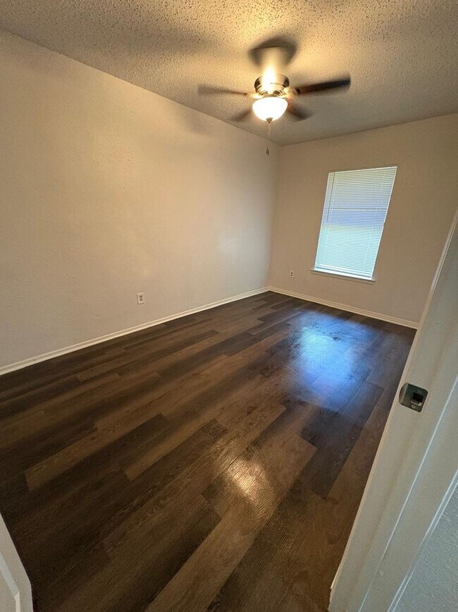 Building Photo - 818 Quinette Dr