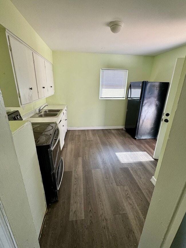 Building Photo - 2 BED 1 BATH READY TO RENT IN PLANT CITY!