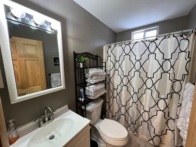 Building Photo - 107 St Moritz Dr