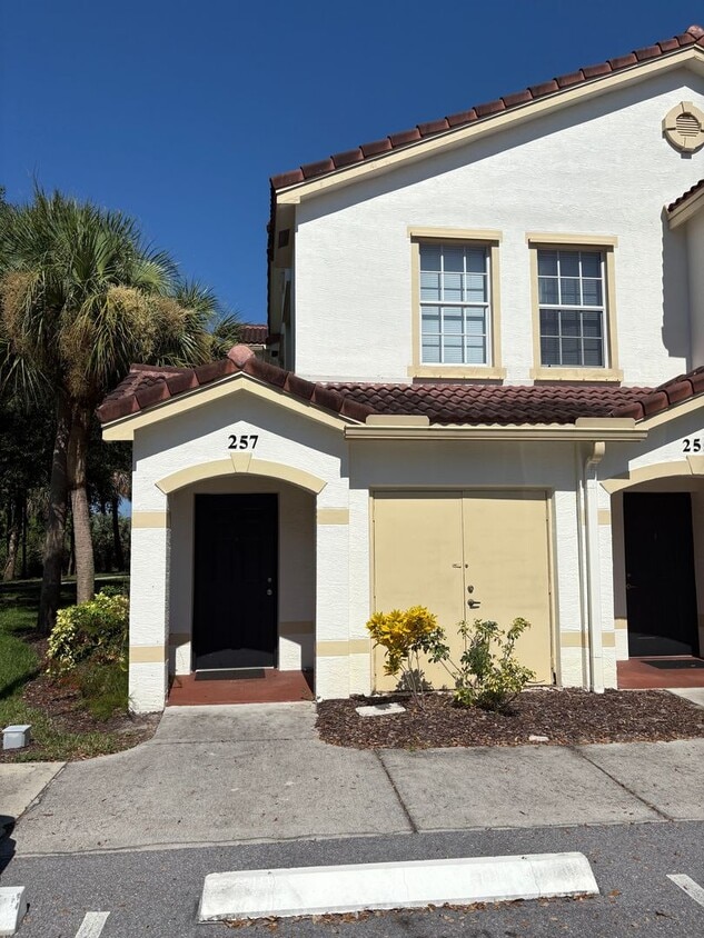 Primary Photo - Bright & Beautiful 2/2 Condo in The Estate...