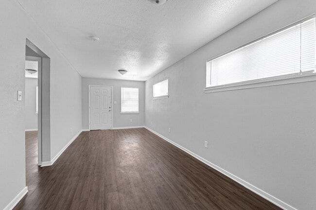 Building Photo - 5716 Pickfair St