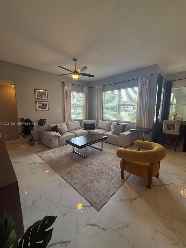 Foto del edificio - 5711 NW Zenith Dr