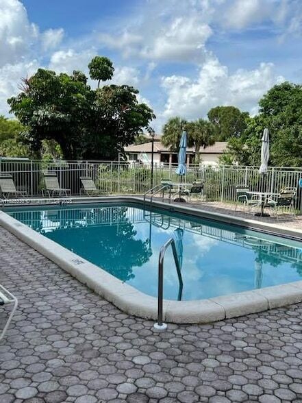 Foto principal - 405 S Pine Island Rd