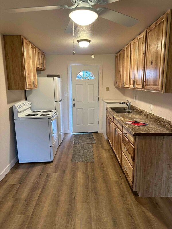 Foto del edificio - 661 8th Ave E N