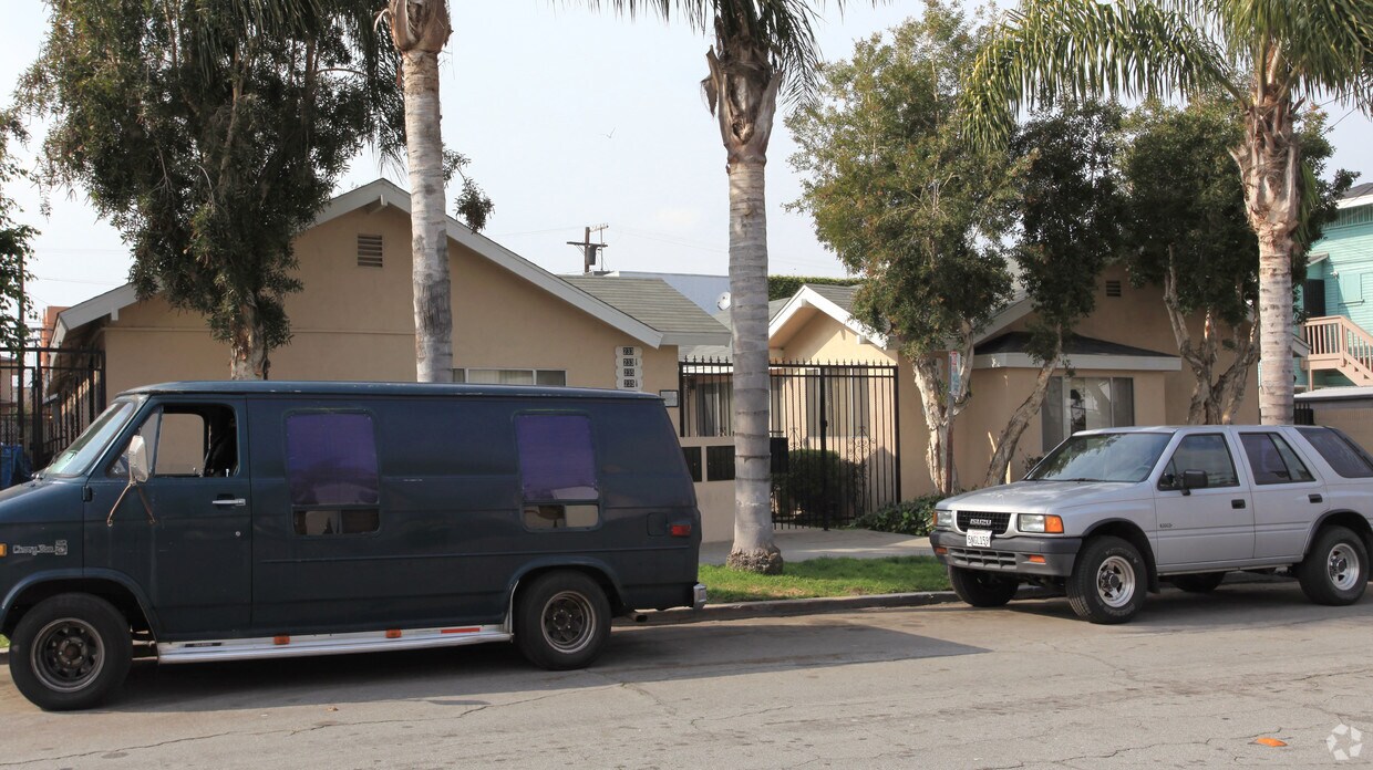 Foto del edificio - 233-243 Olive Ave