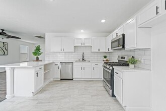 Building Photo - 6310 Mountain Pines Ln