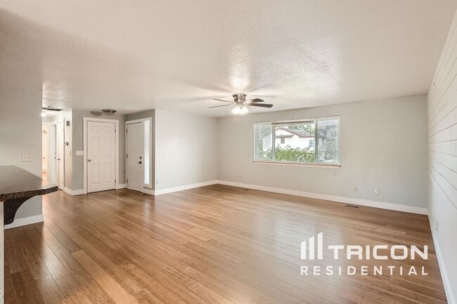 Building Photo - 1020 S 76th St