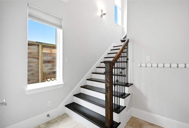 Building Photo - 2119 Taft St